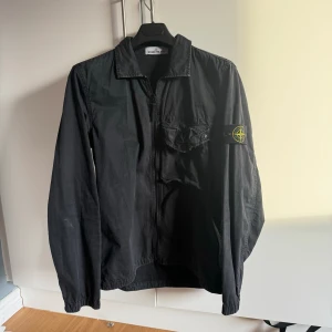 Stone Islan overshirt - Storlek M Garment dyed  Mycket bra skick  