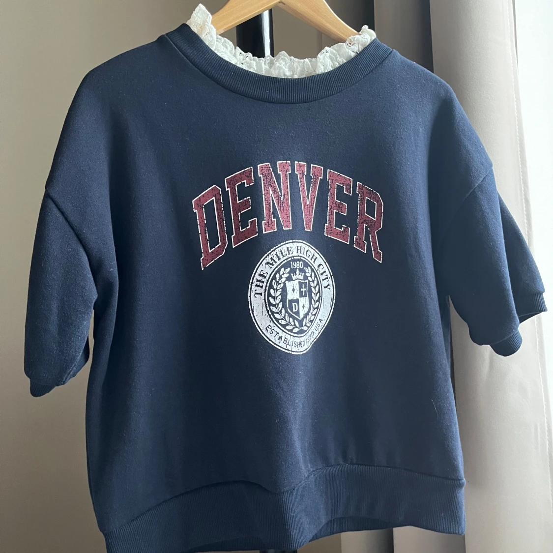 College T-Shirt - 90