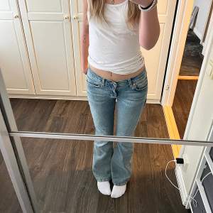 Skitsnygga lowwaist jeans från Gina!! Storlek 36, bra skick