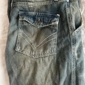 Jätte snygga low waist Baggy jeans från Urban outfitters i Tyskland. 