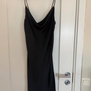 Mini dress  - Liten klänning från Gina, sitter jätte fint men hann tyvärr växa ur den innan jag fick tillfälle att använda den 🫶🏼