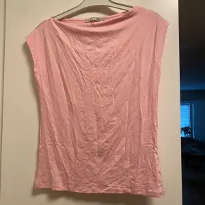 Säljer denna rosa tröja från Lager 157🌸🌸 var för snabb med att ta av lappen så den är fortfarande oanvänd 🌸  Inköptes för 150kr  Säljer för 60kr + frakt 
