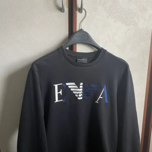 Emporio Armani sweatshirt  - Nästan oanvänd, köpt för 1800kr.