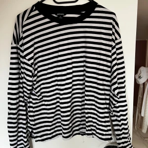 tröja - Oversized tröja från monki🩷