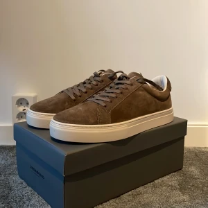 Vagabond  - Säljer mina vagabond då jag redan har ett par bruna skor. Skorna har bara testats en gång inomhus, så de är oanvända. Storlek: 44