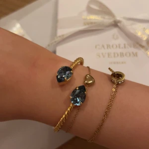 Carolin svedbom armband - I färgen denim blue (finns dock ej kvar) Köpt för 3 månader sen. 💗 Som ny !  Nypris 800:- Pris kan diskuteras 
