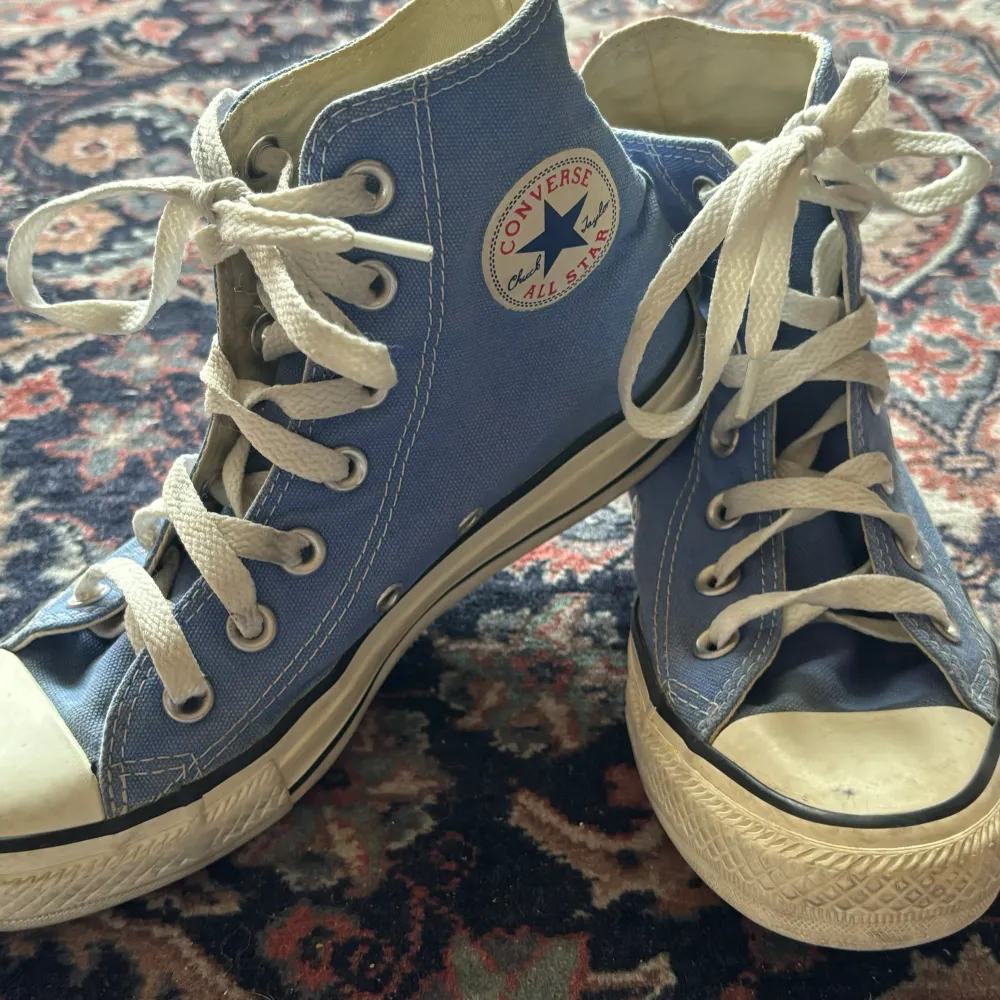 Ljusblå Converse 💙. Skor.