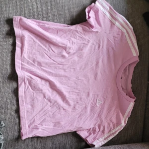 T-shirt adidas - Fint skick