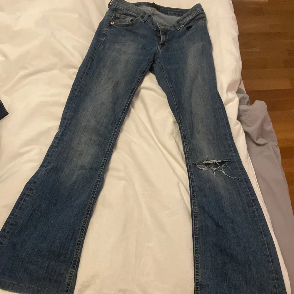 Fina jeans i bra skick, passar om man är ca 165. Pris kan diskuteras 💓💓. Jeans & Byxor.