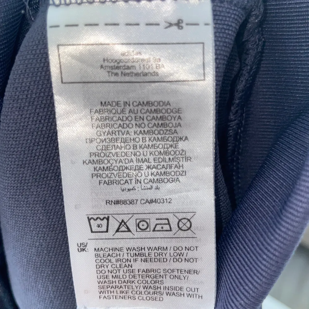 Adidas firebrid zip, 9/10 skick använd sällan. Pris kan diskuteras!. Tröjor & Koftor.