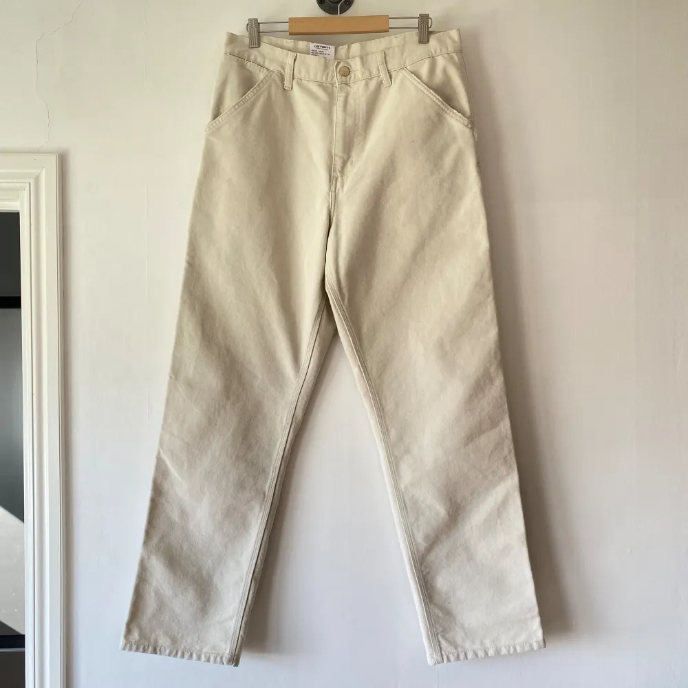 carhartt single knee pant 32x32 brand new with tags salt aged canvas (lighter irl, see last pic) 700kr. Jeans & Byxor.