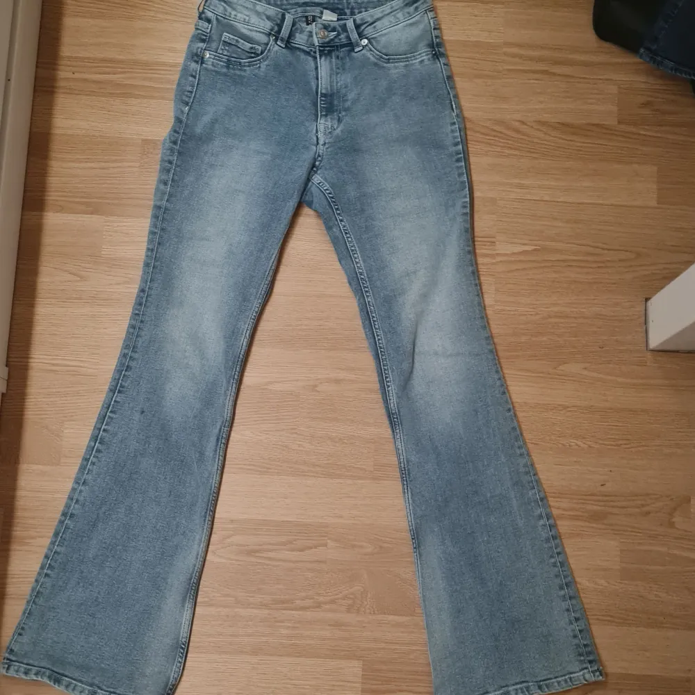 Ljusblåa superfina jeans från hm. Använda 1 gång. Jeans & Byxor.