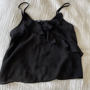 Volangtopp - 🖤🖤  Perfekt för fest, intressekoll