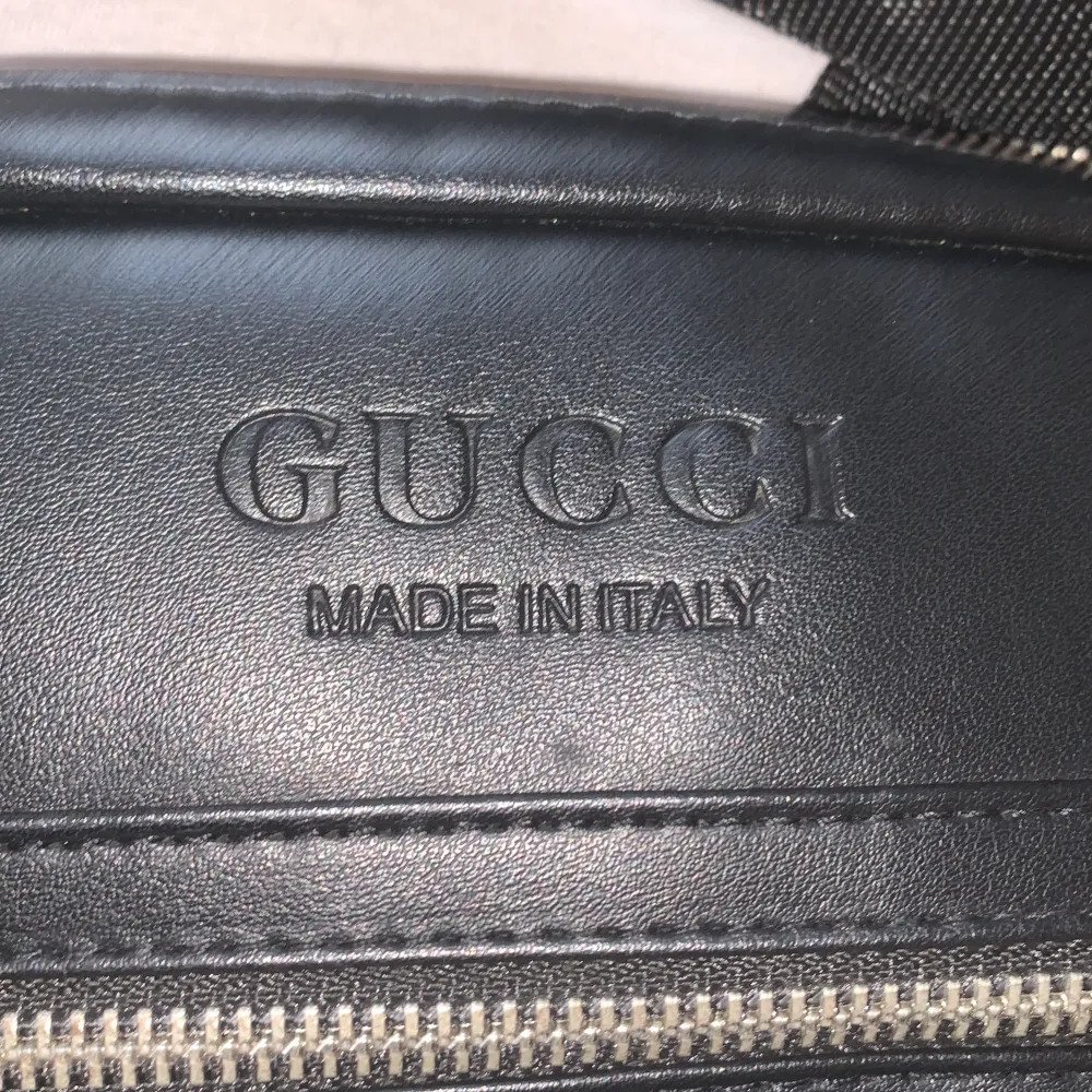 Gucci bag köpt för 500 säljs för mindre. Väskor.