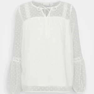 Vila blus  - As snygg Vila blus, köpt i julas & knappt använd. Nypris 359kr, pris kan diskuteras 🩷