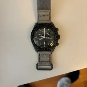 Säljer nu min klocka då jag inte använder den mer. Köpt på en swatch butik för ca 2 månader sedan. Kom pm vid frågor/byte! 