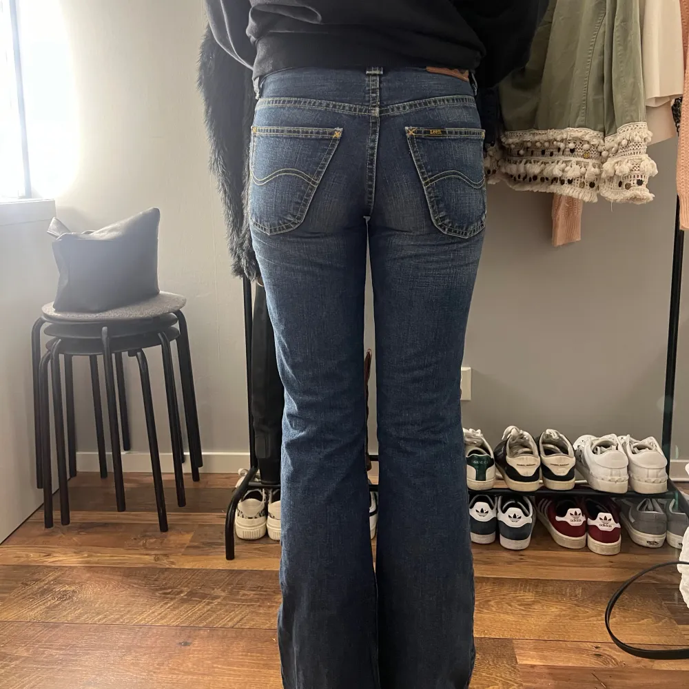 Skitsnygga Lee jeans som ej går att få tag på längre i storlek 26/31. Tveka inte på att skriva privat om du har frågor!🩷. Jeans & Byxor.