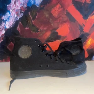 Svarta converse - Använd ett fåtal gånger så de är basically i nyskick