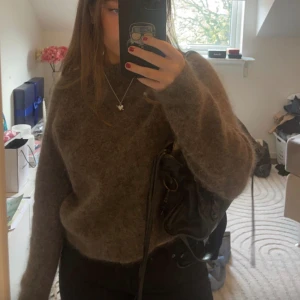Stickad tröja  - Super skön och fin brun stickad tröja från Zara 🖤