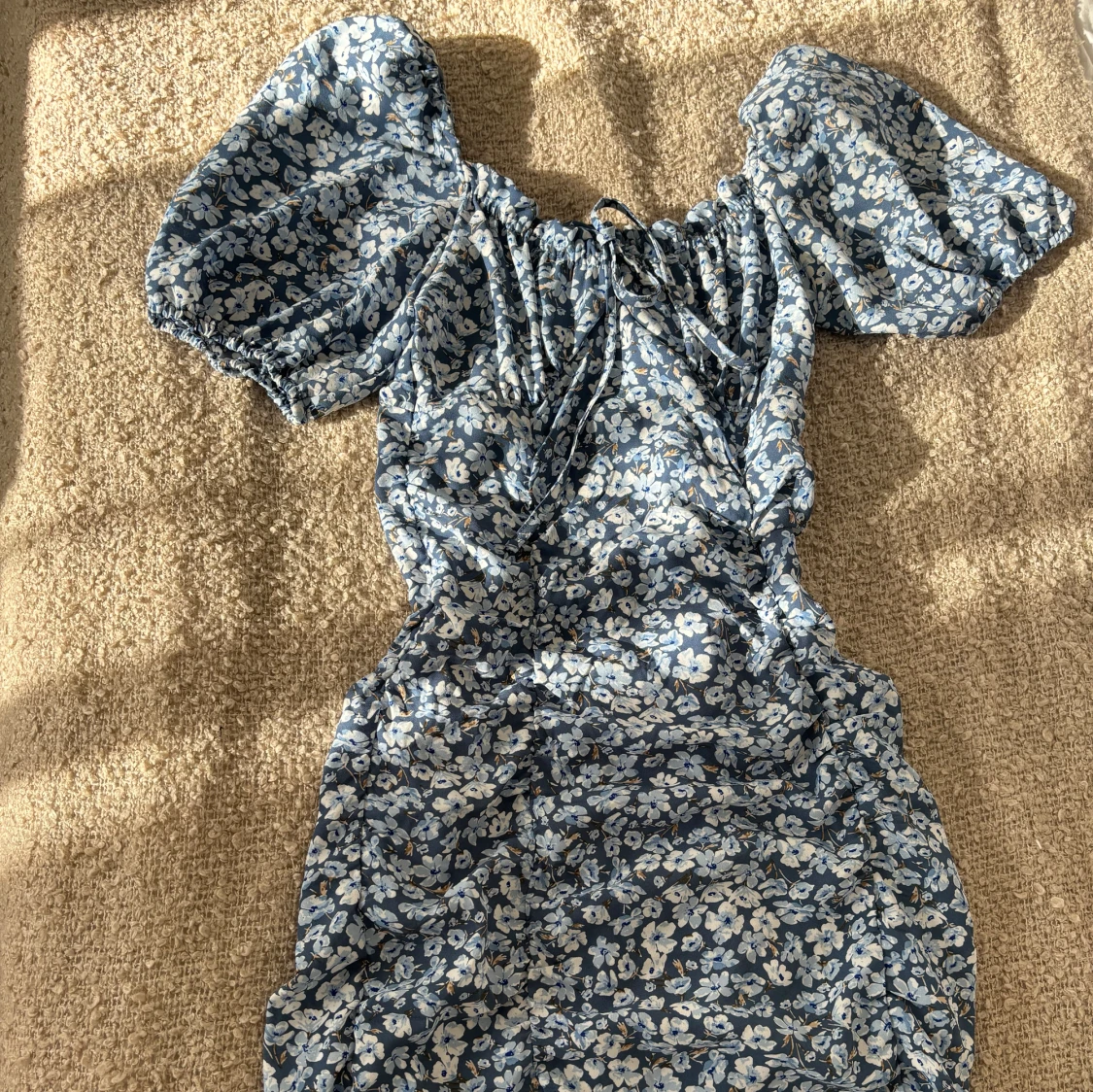 Blå blommig klänning  - 90