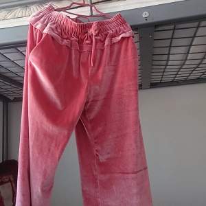 It is a comfy and cozy pink color trouser. It is for 9 to 10 year old girls. Prices can be lower if interested