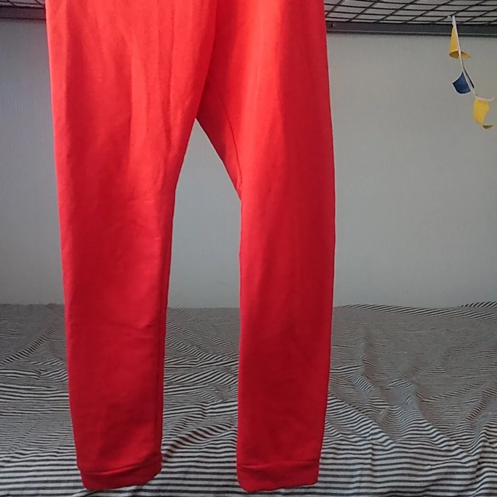It is a soft red trouser which can be used for sleeping too. It is for 8 to 9 years old girl. Prices can be lower if interested . Jeans & Byxor.