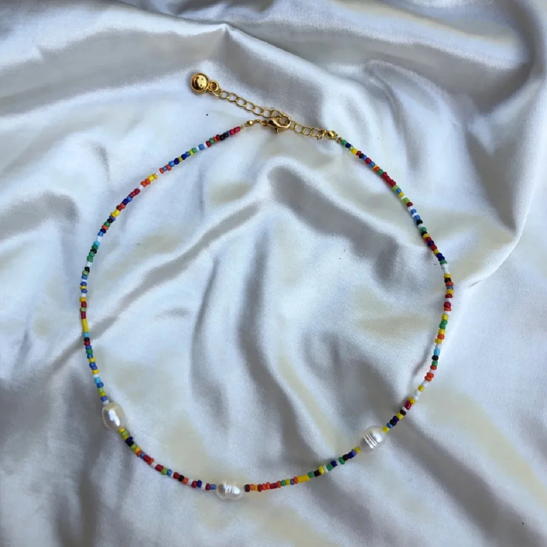 Somrigt halsband  - 90