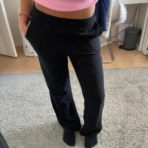Lågmidjade mysbyxor  - Lågmidjade mysbyxor i mycket fint skick🩷