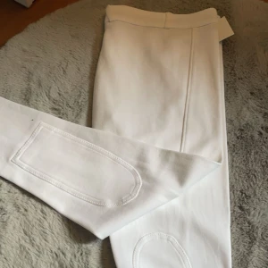 Tävlingsbyxor - Vita ridbyxor aldrig använda från hööks 