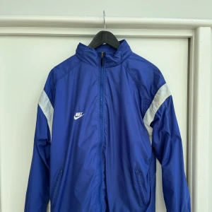 Nike Premier Tröja - | Nike Premier | Vattentät vind jacka | Ihoppfällbar luva | 