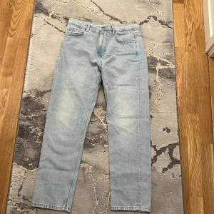 Säljer mina absolut favorit jeans säljer pågrund av storleken🫶🏼 storlek 29