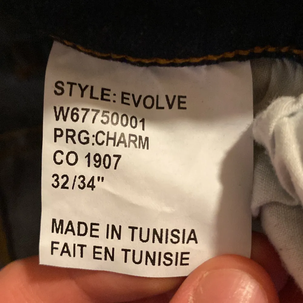 Säljer Tiger of Sweden jeans i modellen ”Evolve”, storlek 32/34. I nyskick och helt oanvända! Nypris: 1700kr, Vårt pris: 599kr. Hör av er vid frågor eller funderingar . Jeans & Byxor.