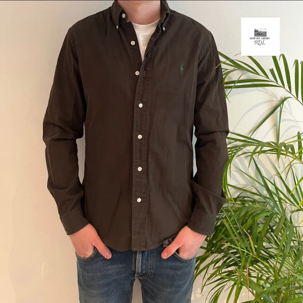 Ralph lauren skjorta | Skick: 8,5/10 |   Size - S | Pris - 399kr | Modellen är ca 182cm lång | Fraktar via postnord eller instabox på köparens bekostnad | Hör av dig vid minsta fråga eller fundering // RDL. Skjortor.