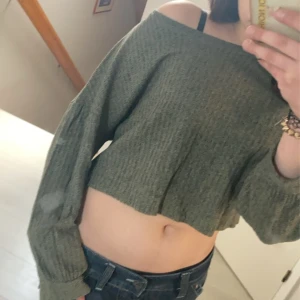 Söt tröja🎀 - Fin tröja från Reserved! Mycket fint skick, använd ca 5 gånger:) 