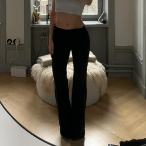 Kostymbyxor - Superfina kostymbyxor. Insydda i midjan för att passa en strl S. Innerbenslängden är 83 cm.  🌷