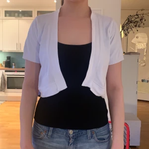 Vit bolero - Vit bolero i fint skick. 💗 