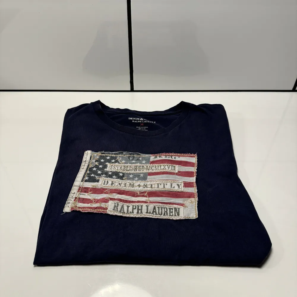 Ralph Lauren Denim & Supply t-shirt, tröjan är i gott skick. Hör av er vid minsta fundering 😀. T-shirts.