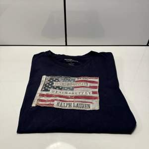 Ralph Lauren Denim & Supply t-shirt, tröjan är i gott skick. Hör av er vid minsta fundering 😀