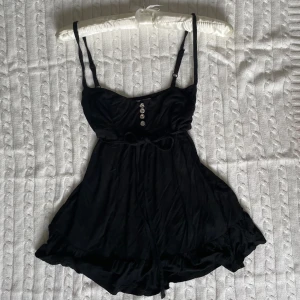 linne  - Gulligt linne med knytning, storlek M passar även S 💗🌺