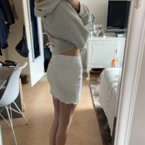 Jeanskjol  - Köpt secondhand, får ej användning för den längre