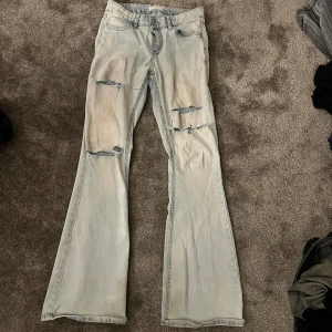 Ljus blå jeans  - Ljus blå jeans från Lindex i storlek 170💕 kom privat för felet bilder och funderningar! 