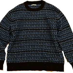 ZARA Stickad Tjocktröja - Storlek M Väldigt bra skick Hör av dig för mer information eller frågor💥