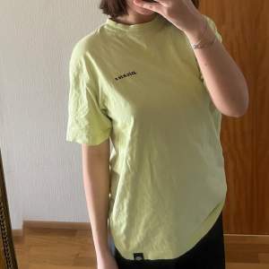 Dickies T-shirt grön/gul, bomull. Storlek S.