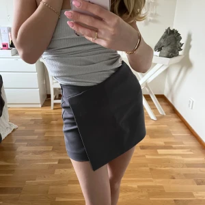 Zara kjol - Kjol som är shorts från zara. Oanvänd🩷