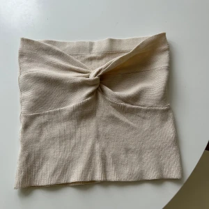 Tubtopp - Tubtopp, köpt secondhand, lappen är bortklippt, sitter som en storlek S