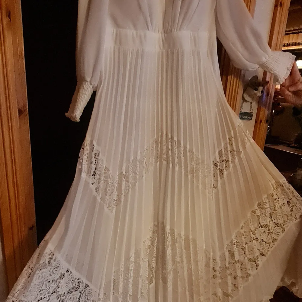 Brud/bröllopsklänning som min moster vill sälja då det inte blev något bröllop. Ny oanvänd från Danilo paura.. Klänningar.