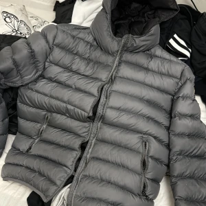 Colmar - Säljer denna jätte fina Colmar jackan, den är i bra skick. Äkta, pris kan diskuteras 