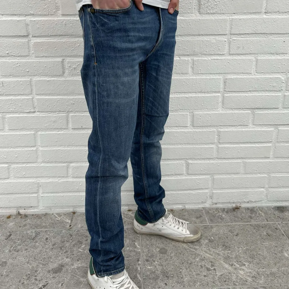 Tiger Of Sweden jeans | Extremt fint skick, inga defekter | Modellen på bilden är ca 175 cm | Skriv vid minsta fundering eller fråga | Mvh, CH 📩. Jeans & Byxor.