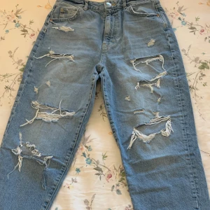 Håliga jeans  - Bara använt 2 gånger, fina att ha på sommaren 