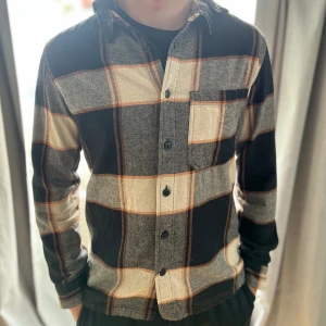 Sommar/höst jacka - Mycket bra skick, storlek L. Hör gärna av dig om du har några frågor!